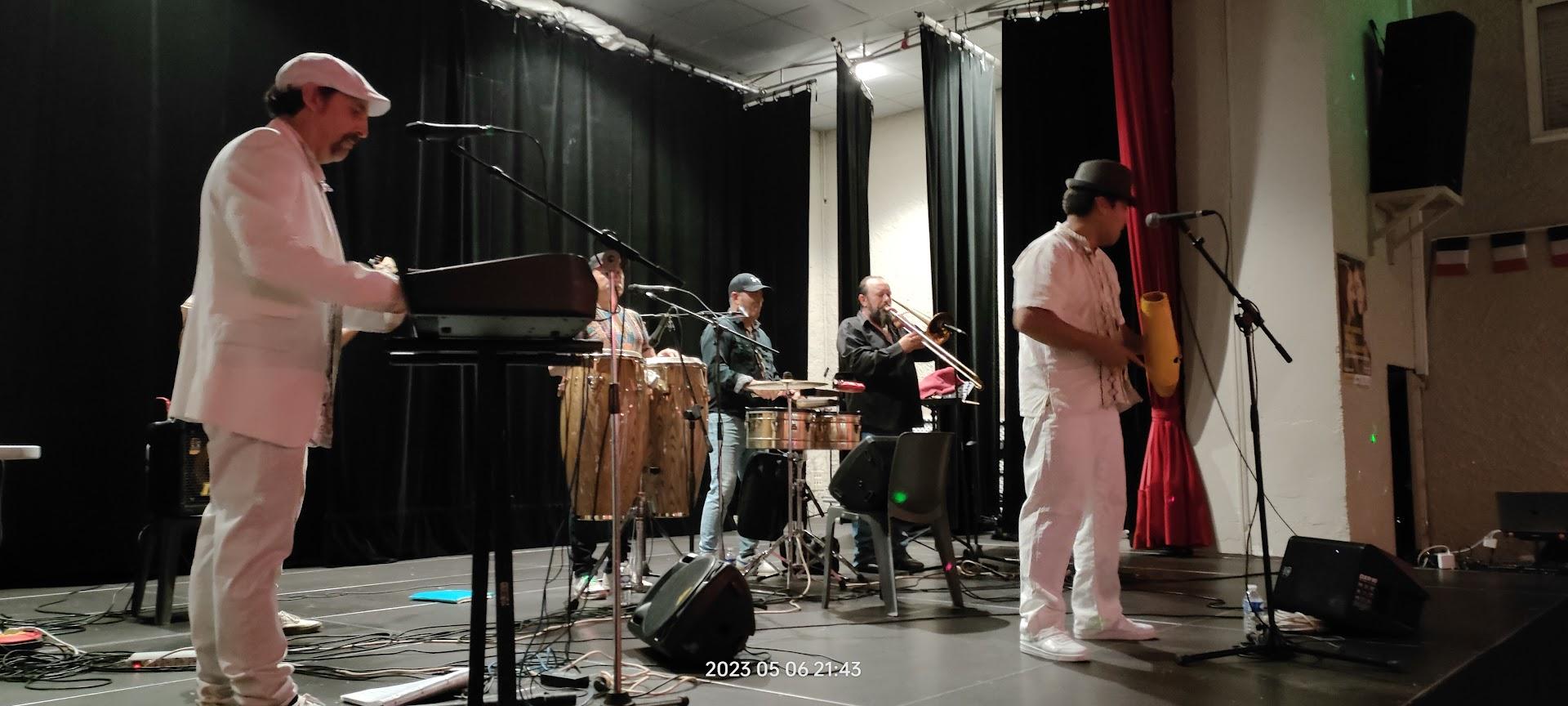 Salle Gerard Philipe - Grans - Photo 2